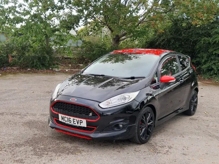 Ford Fiesta 2016 photo 2