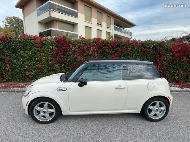 Mini Cooper 2010 photo 2
