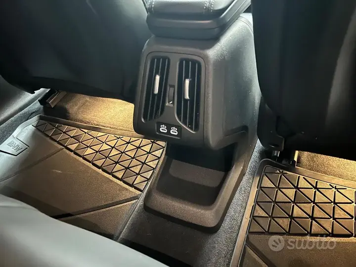 BMW Ix1 2024 photo 3