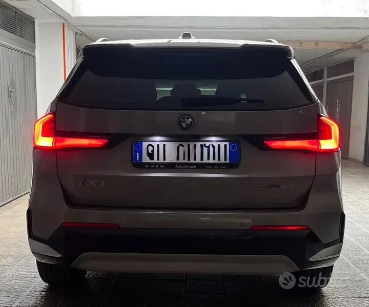 BMW Ix1