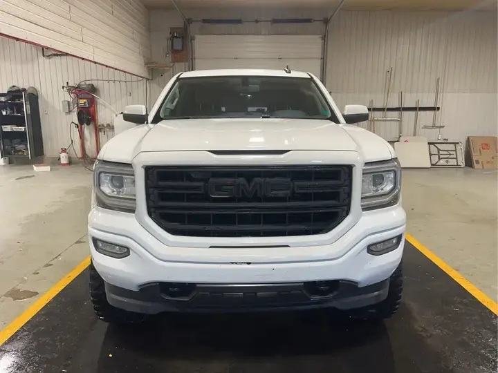 GMC Sierra 1500 2018 photo 2