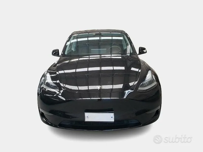 Tesla Model Y 2023 photo 2