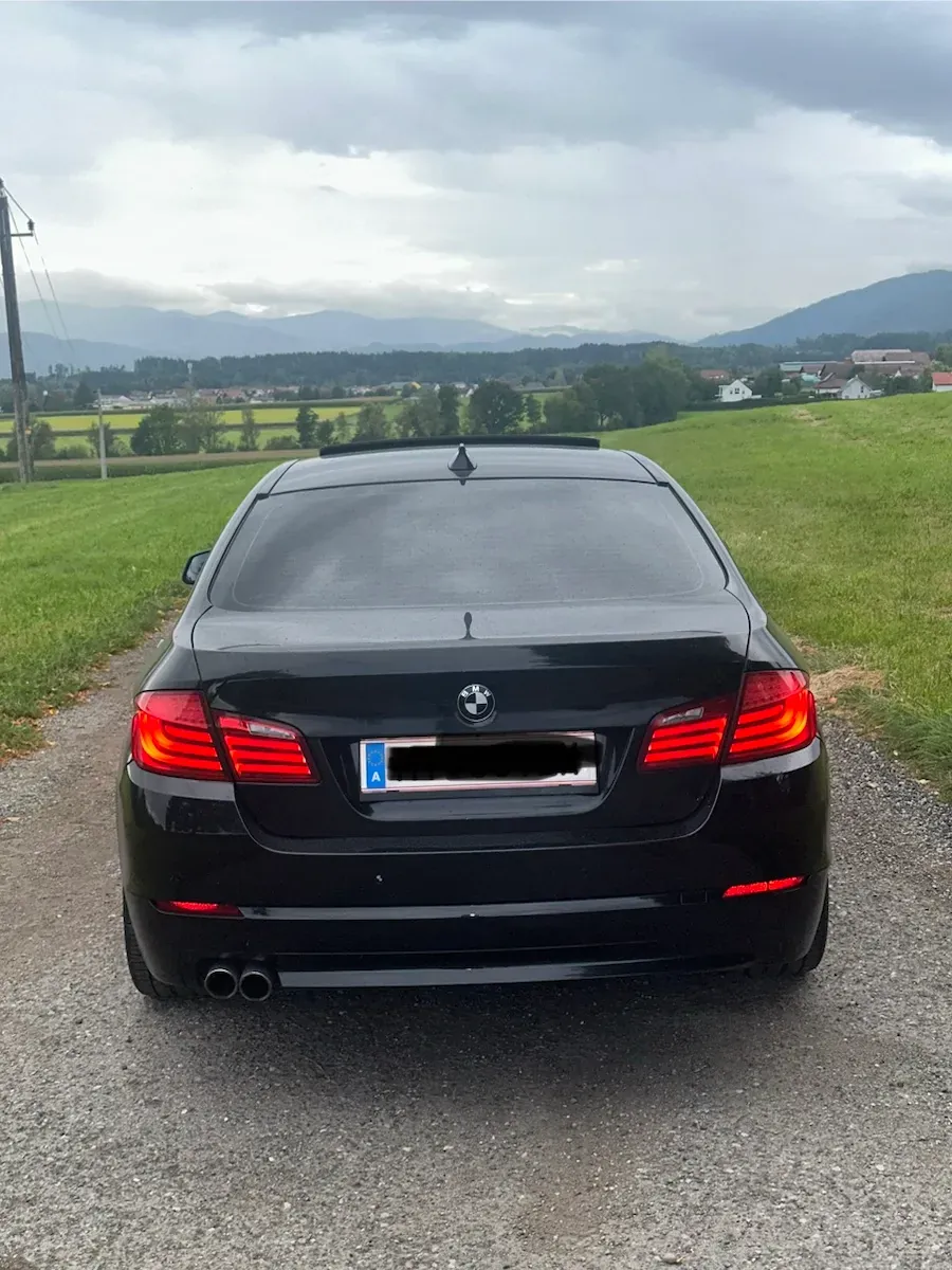 BMW 5 Series 2011 photo 2