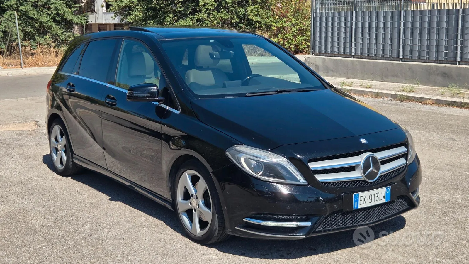 Mercedes-Benz B-Class 2012 photo 2
