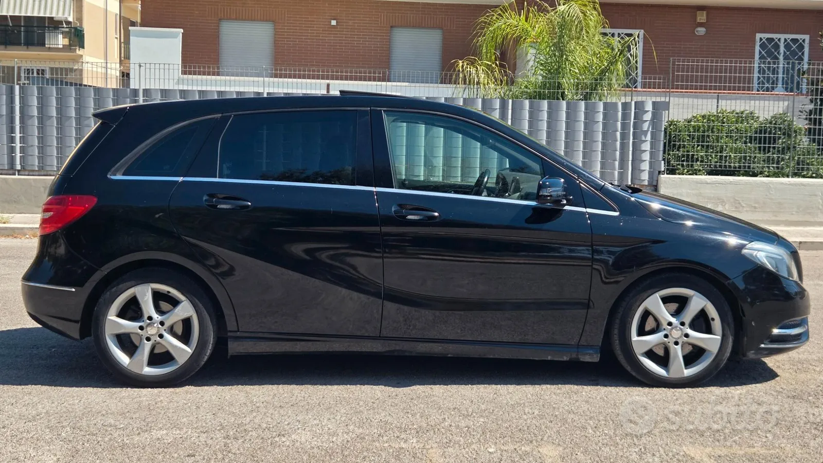 Mercedes-Benz B-Class 2012 photo 4