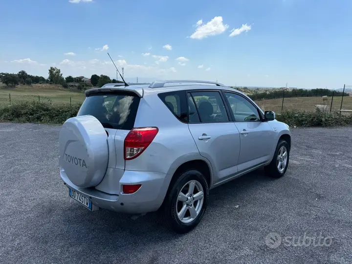 Toyota Rav4 photo 4