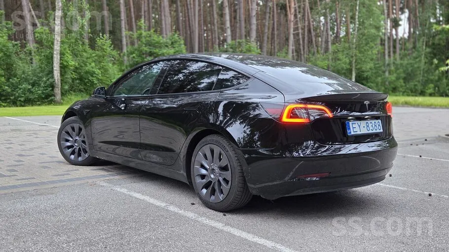 Tesla Model 3 2022 photo 4