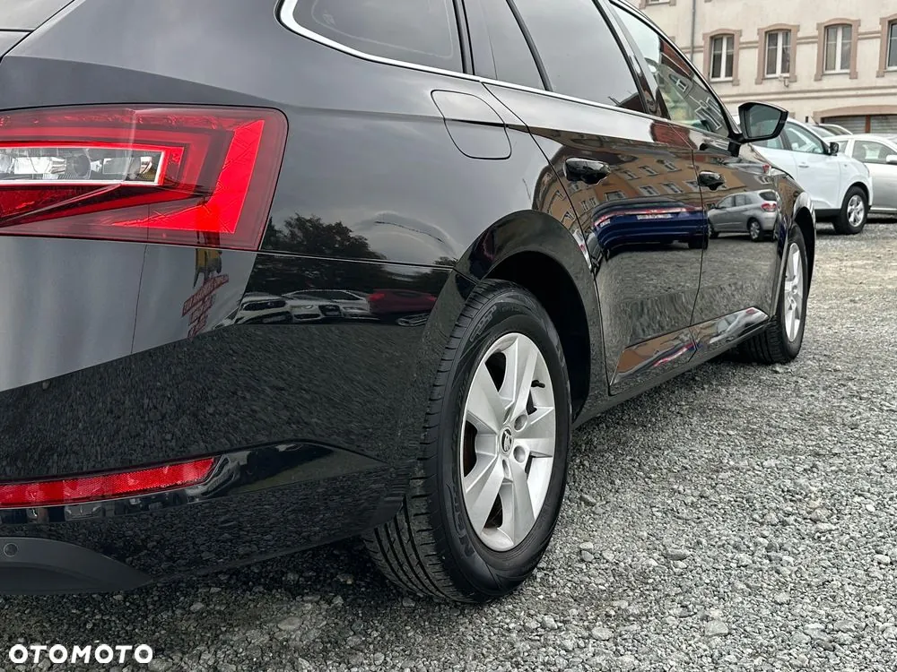 Skoda Superb 2017 photo 5