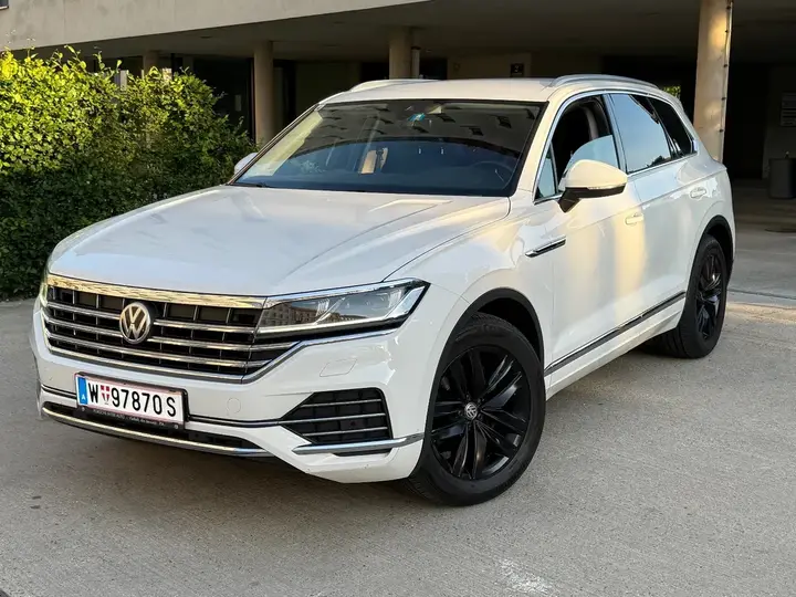 Volkswagen Touareg 2019 photo 2