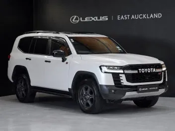 Toyota Land Cruiser 2023 photo 2