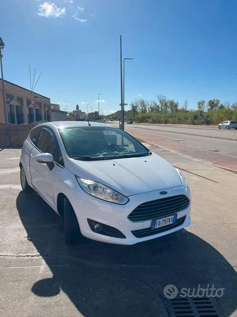 Ford Fiesta 2015 photo 2