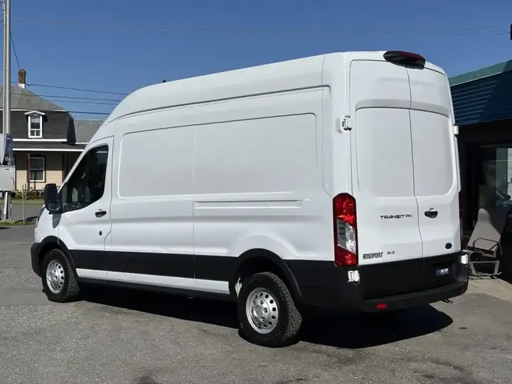 Ford Transit 2023 photo 5
