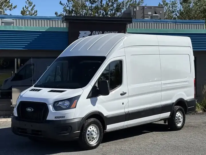 Ford Transit 2023 photo 2