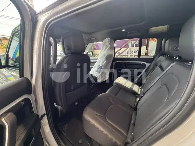 Land Rover Defender 2026 photo 3