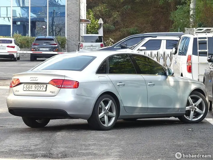 Audi A4 2012 photo 3