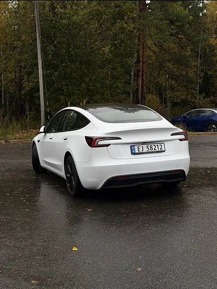 Tesla Model 3 2024 photo 4