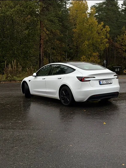 Tesla Model 3 2024 photo 3