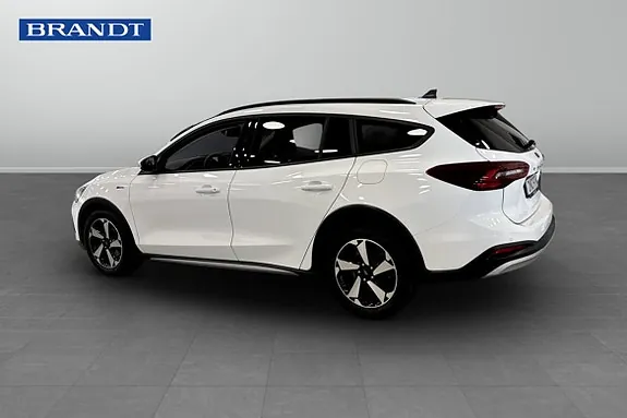 Ford Focus 2023 photo 2