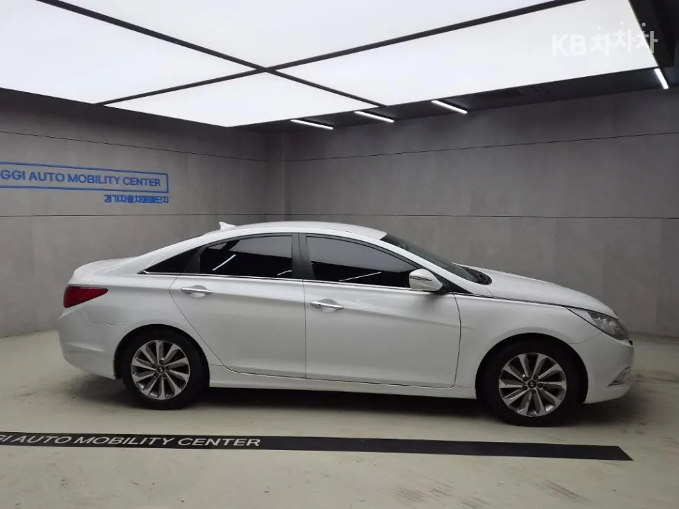 Hyundai Sonata 2013 photo 2