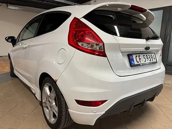 Ford Fiesta 2011 photo 3