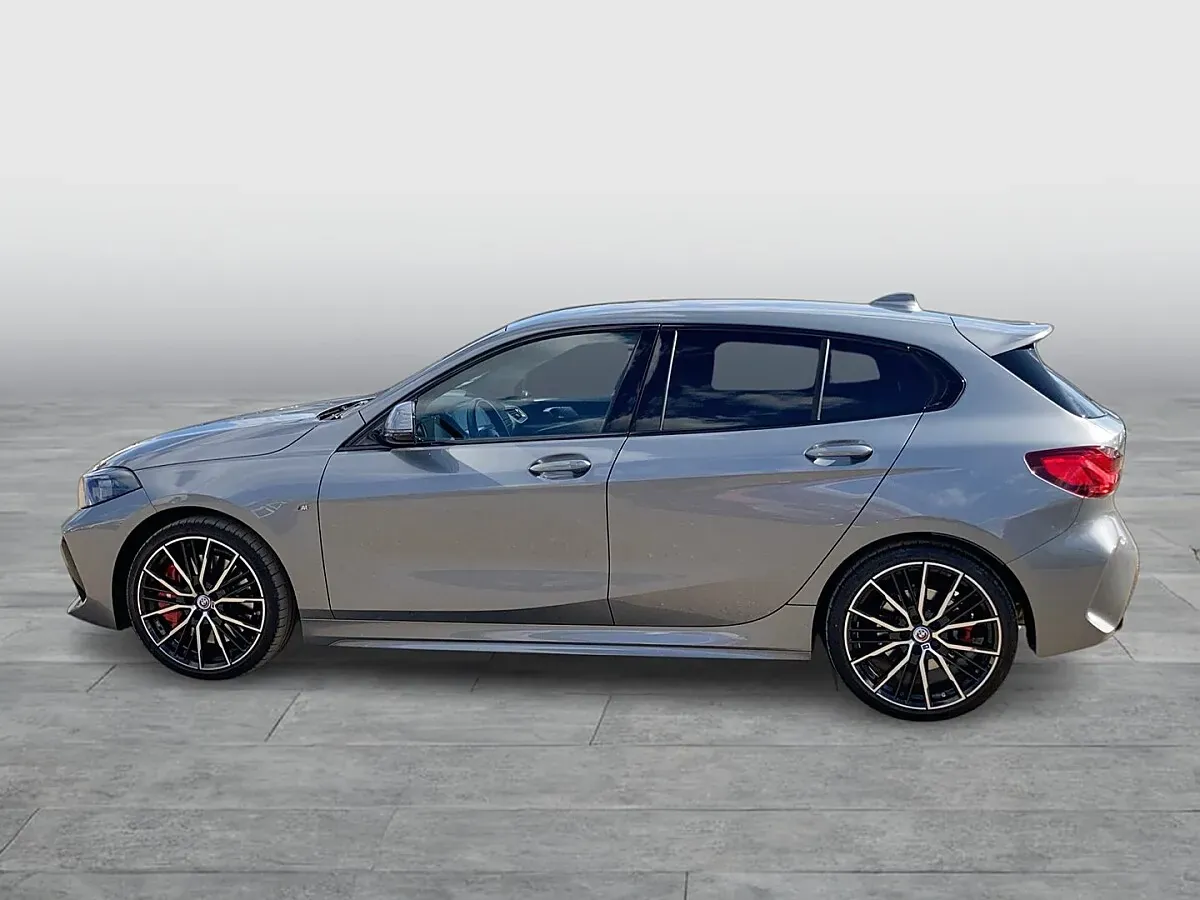 BMW 1 Series 2022 photo 2