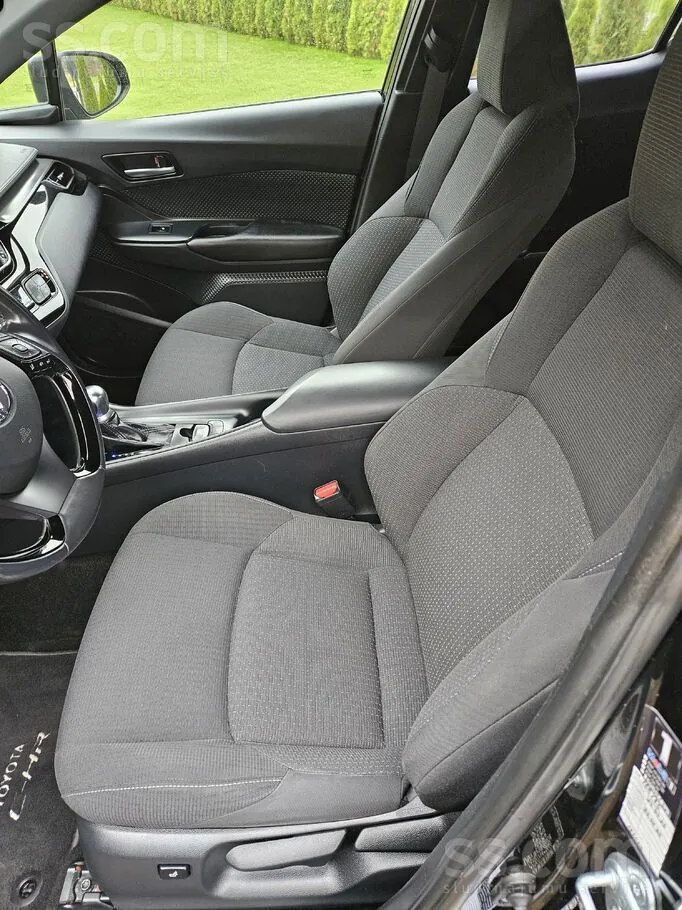 Toyota C-Hr 2019 photo 2