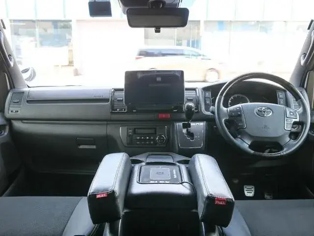 Toyota Hiace 2023 photo 2