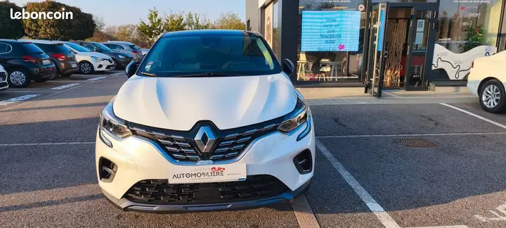 Renault Captur 2021 photo 2