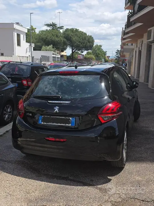 Peugeot 208 2018 photo 3