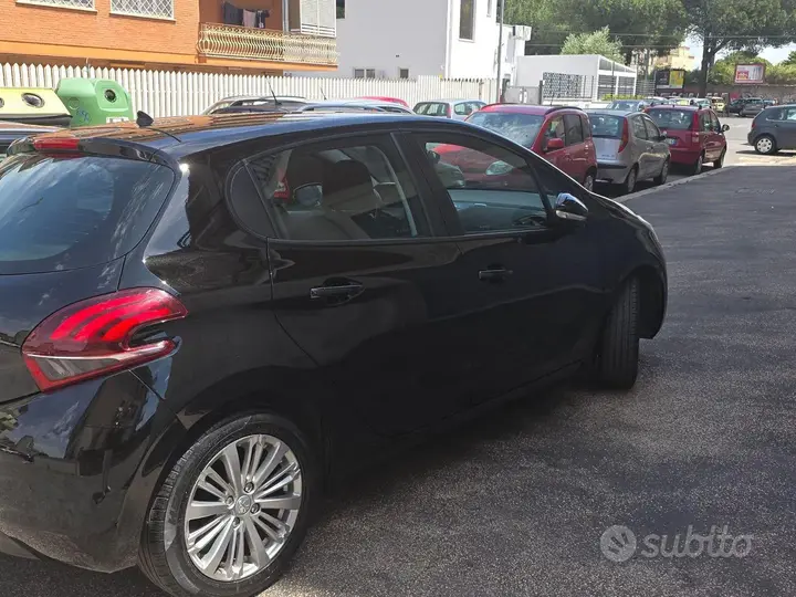 Peugeot 208 2018 photo 4