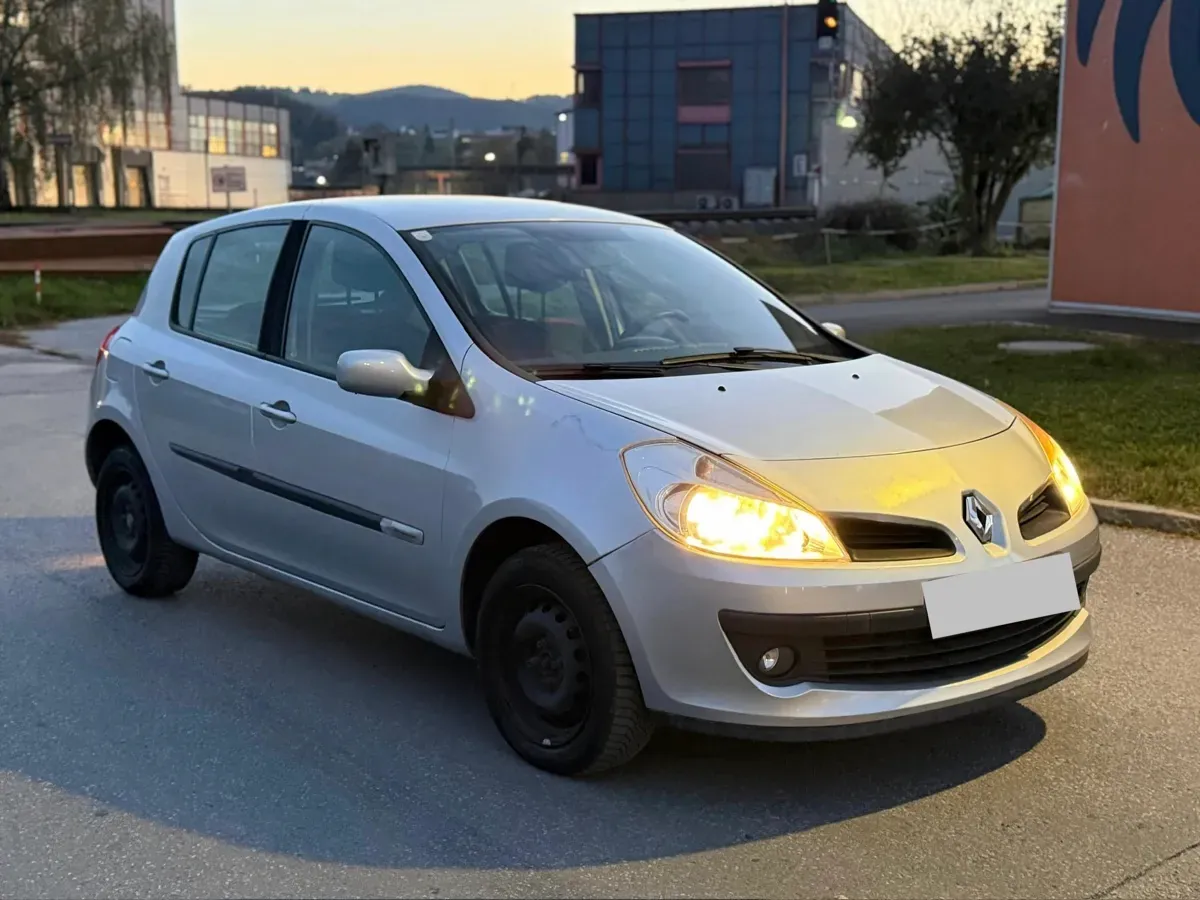 Renault Clio 2007 photo 2