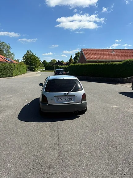 Toyota Starlet 1998 photo 4