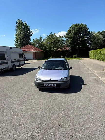 Toyota Starlet 1998 photo 3