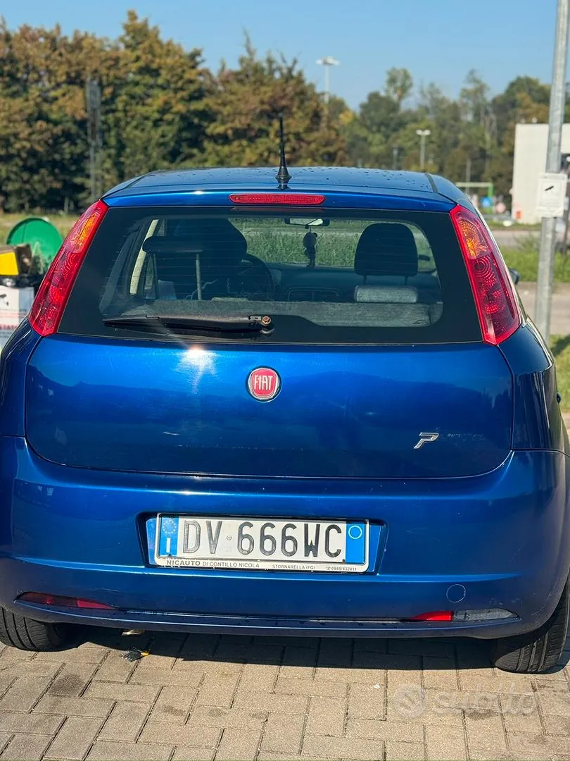 Fiat Grande Punto 2009 photo 2