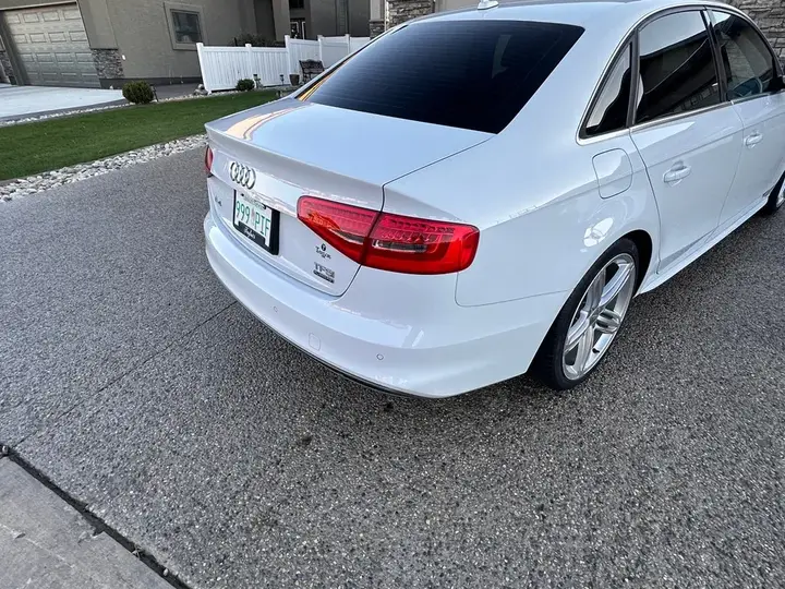 Audi A4 2015 photo 2