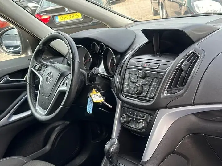 Opel Zafira 2013 photo 2