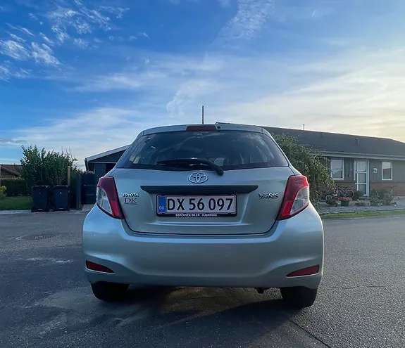 Toyota Yaris 2012 photo 3