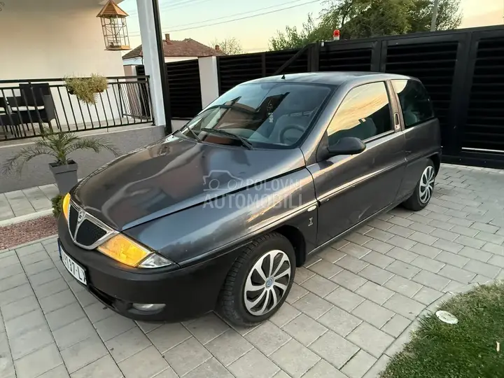Lancia Ypsilon 2001 photo 2