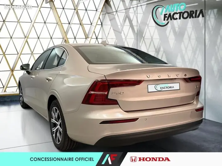 Volvo S60 2024 photo 3