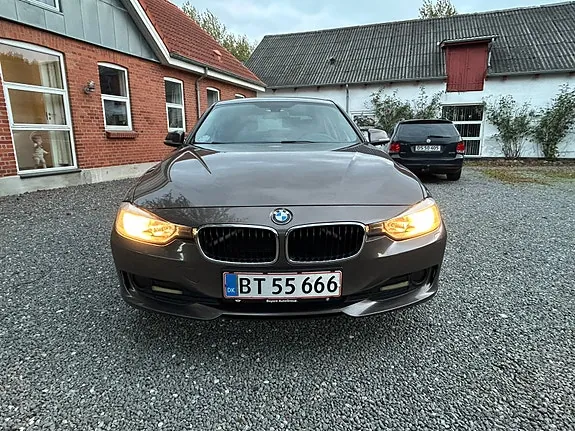 BMW 316D 2012 photo 2