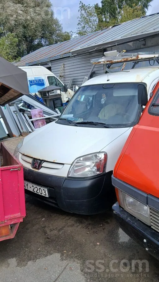 Peugeot Partner 2010 photo 2