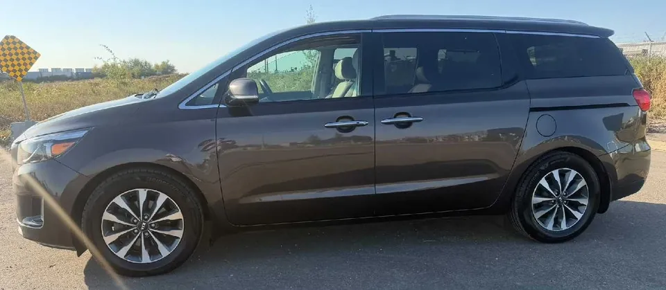 Kia Sedona 2015 photo 3