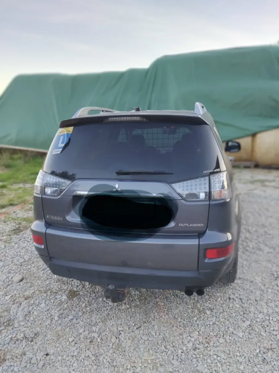 Mitsubishi Outlander 2010 photo 2