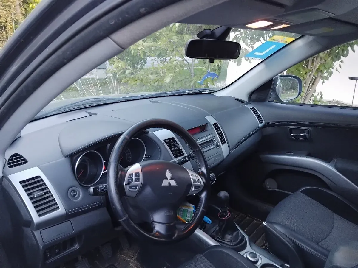 Mitsubishi Outlander 2010 photo 3