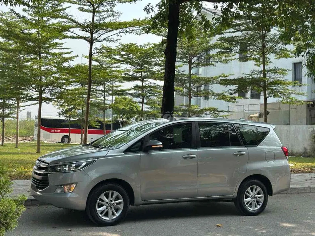 Toyota Innova 2017 photo 2