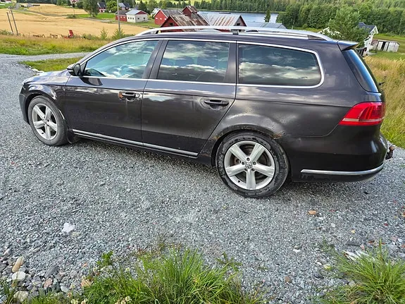 Volkswagen Passat 2012 photo 2