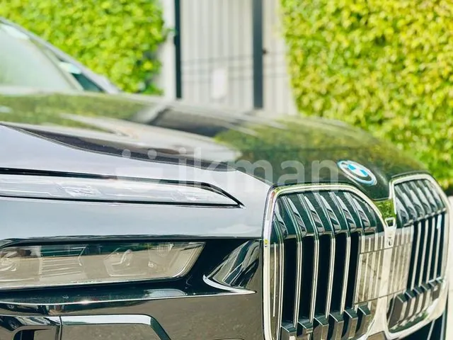 BMW I7