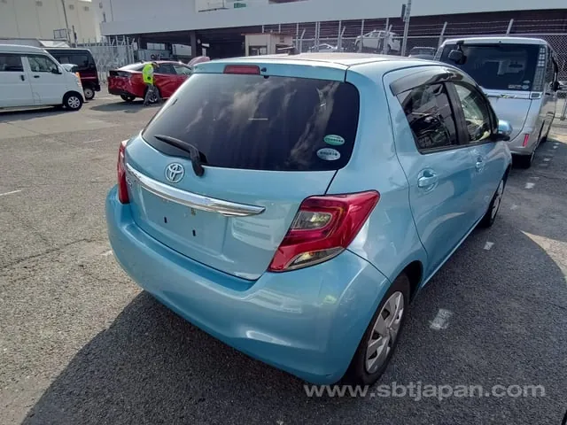 Toyota Vitz F 2015 photo 4