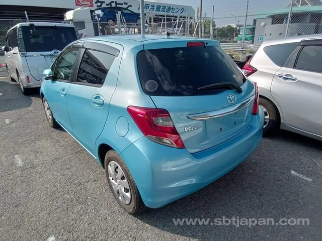 Toyota Vitz F 2015 photo 3