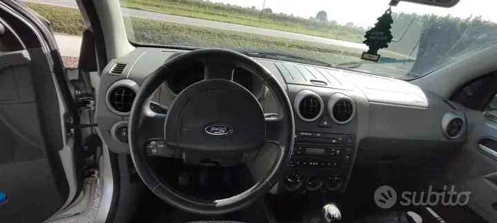 Ford Fusion 2003 photo 5